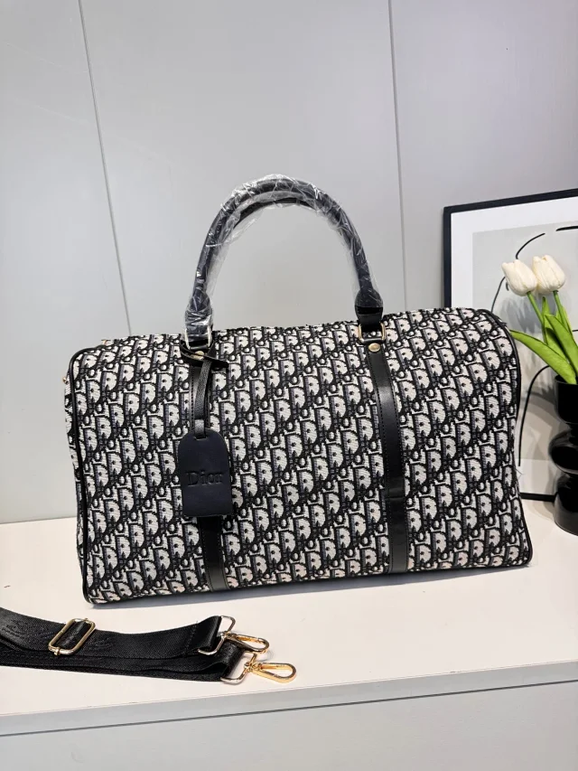 Louis Vuitton Travel Bags Monogram Duffel Bag product detail image 12