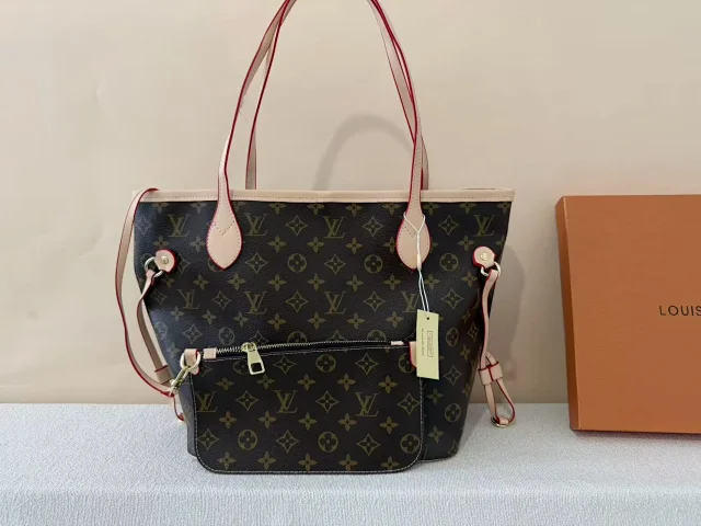 Louis Vuitton Travel Bags Monogram Duffel Bag product detail image 38