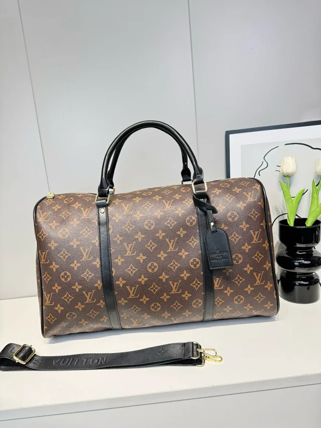 Louis Vuitton Travel Bags Monogram Duffel Bag product detail image 21