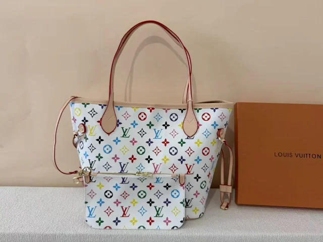 Louis Vuitton Travel Bags Monogram Duffel Bag product detail image 39