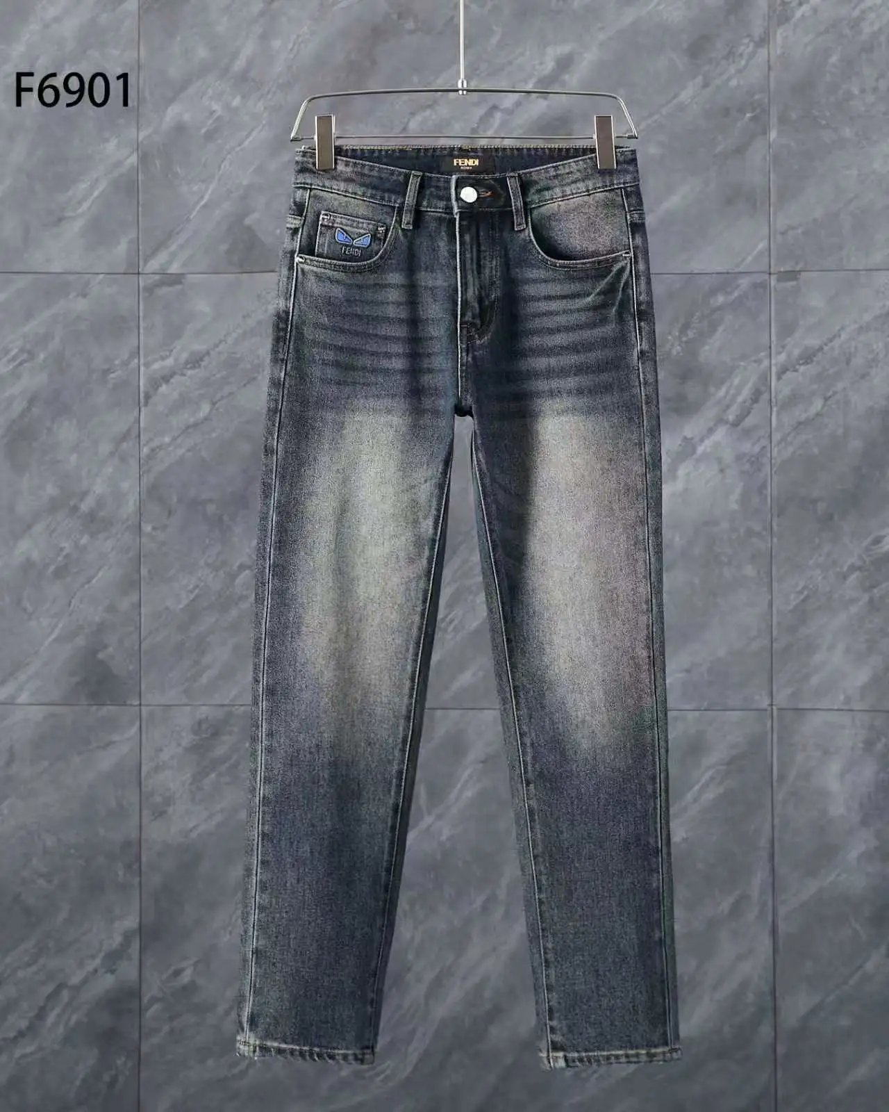 Moncler Multiple jeans models image 3