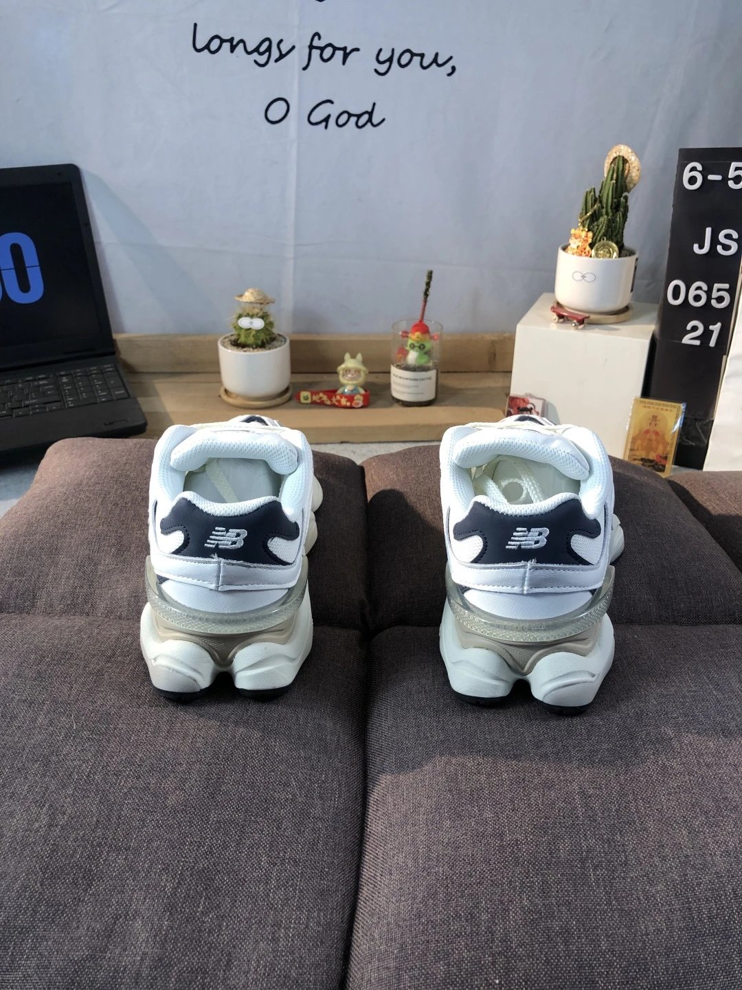 Retro Tech Runner Shoes Unisex, Off White - Gallery Image 4 - Detailed View