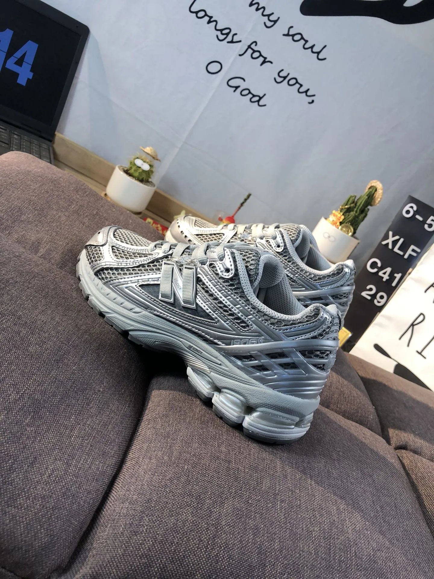 Retro Running Shoes New Balance 1906R - Silver Metallic - Gallery Image 5 - Detailed View