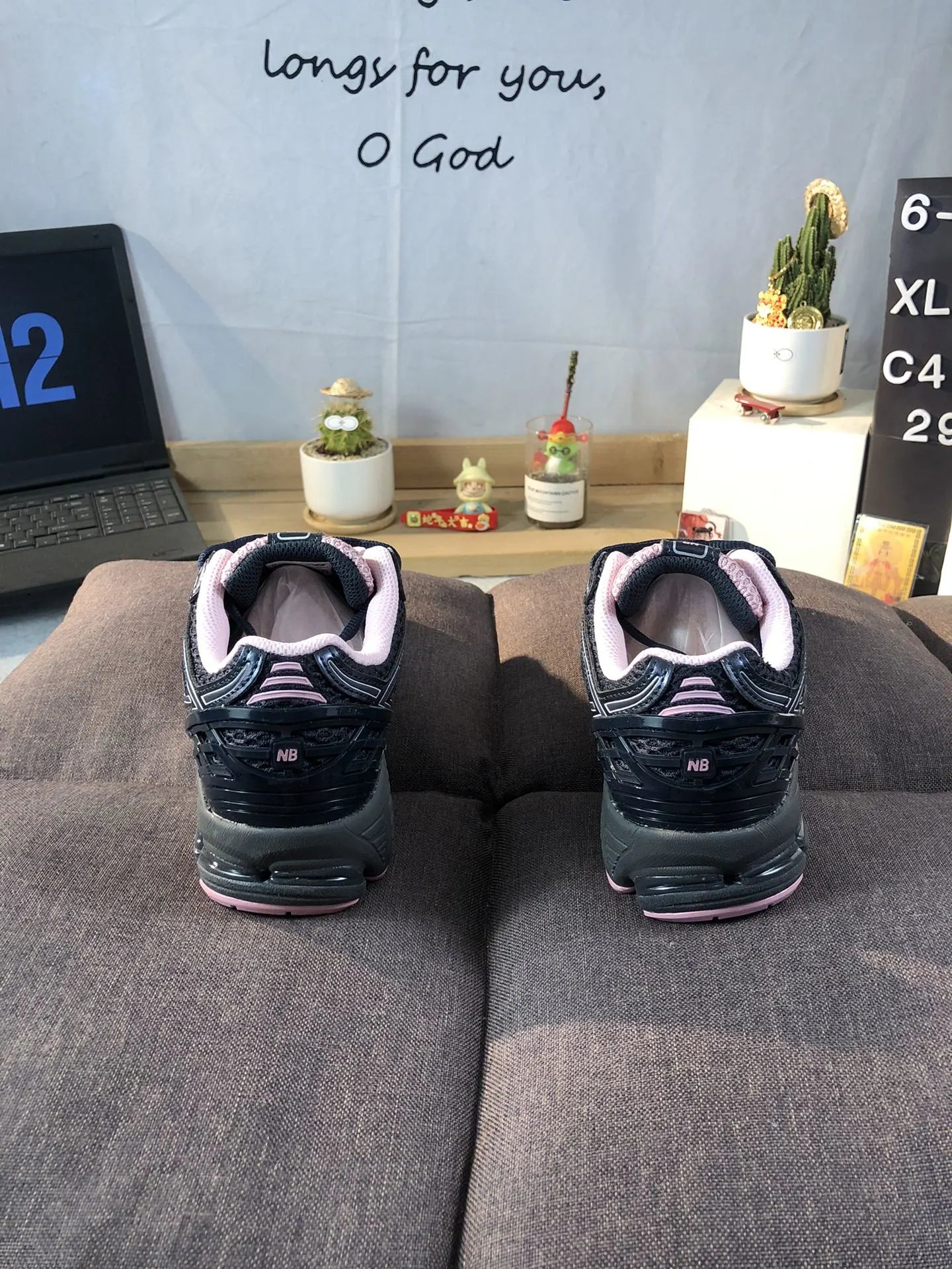 Retro Running Shoes, New Balance 1906R, Onyx - Gallery Image 4 - Detailed View