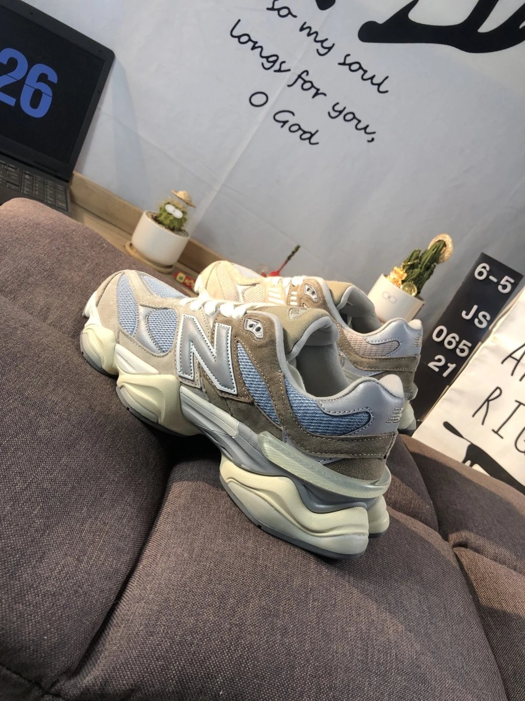 Retro NB U9060 Running Shoes Sea Salt - Gallery Image 5 - Detailed View