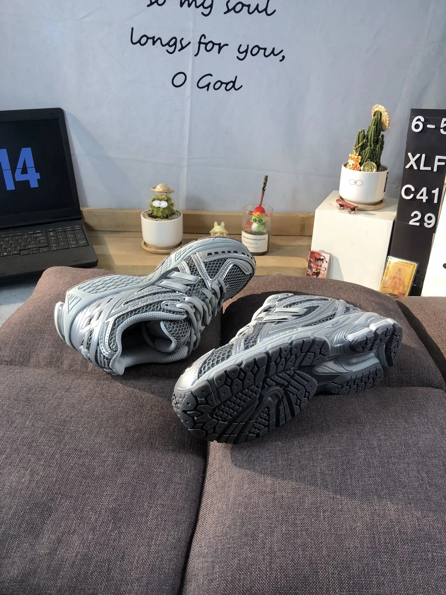 Retro Running Shoes New Balance 1906R - Silver Metallic - Gallery Image 6 - Detailed View