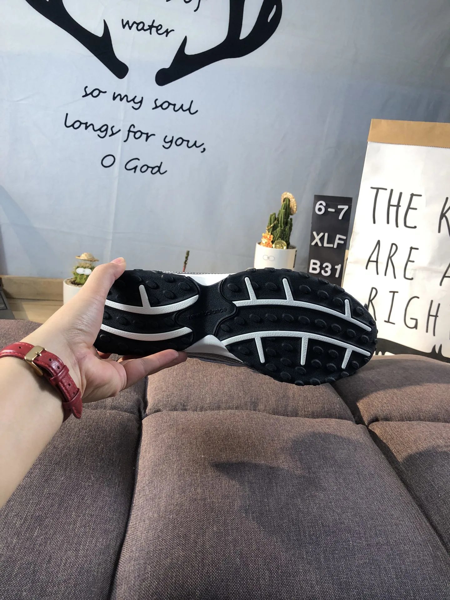 Casual NB 204L Series Cushioning Sneakers in Silver - Gallery Image 9 - Detailed View