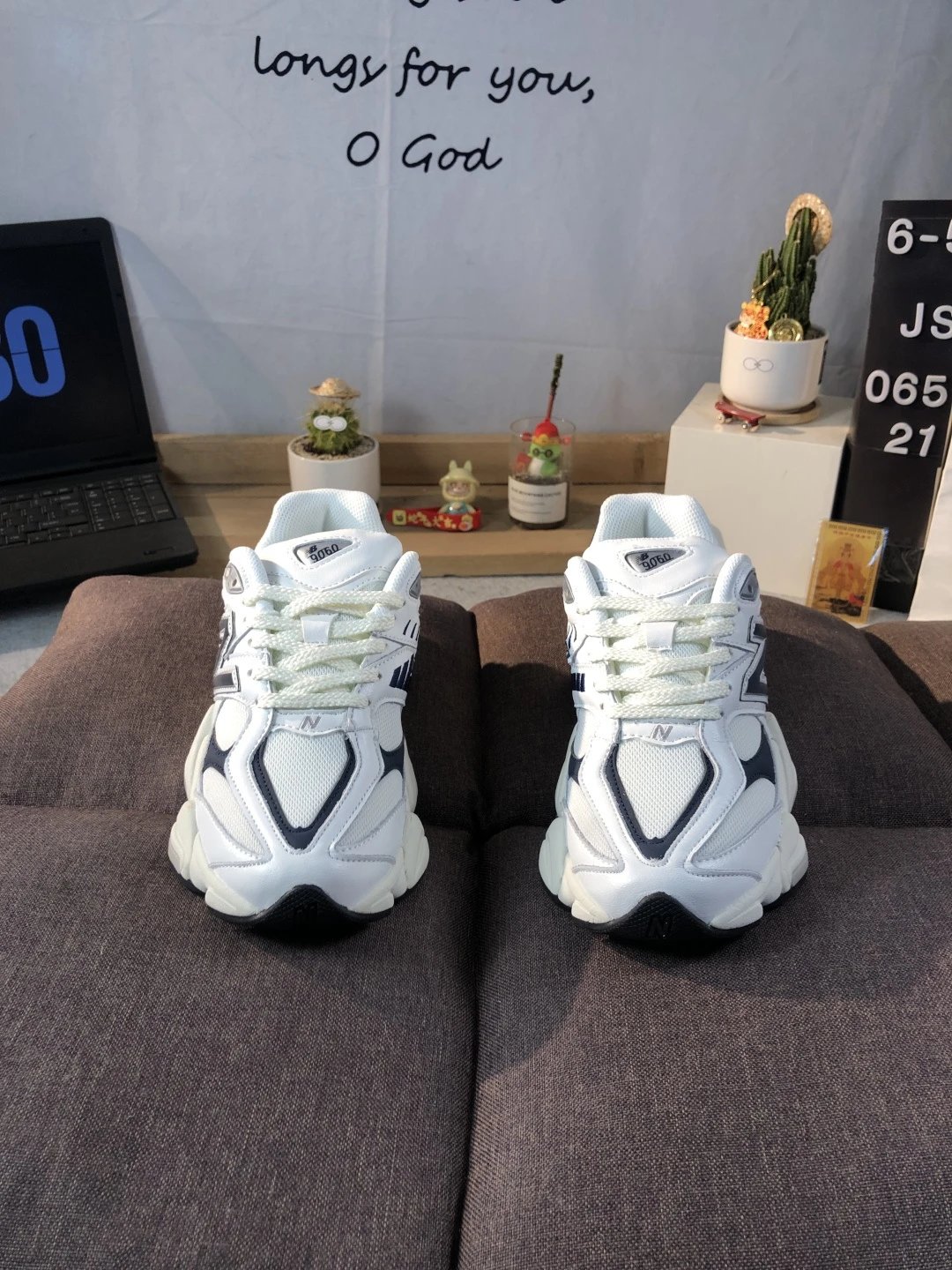 Retro Tech Runner Shoes Unisex, Off White - Gallery Image 2 - Detailed View