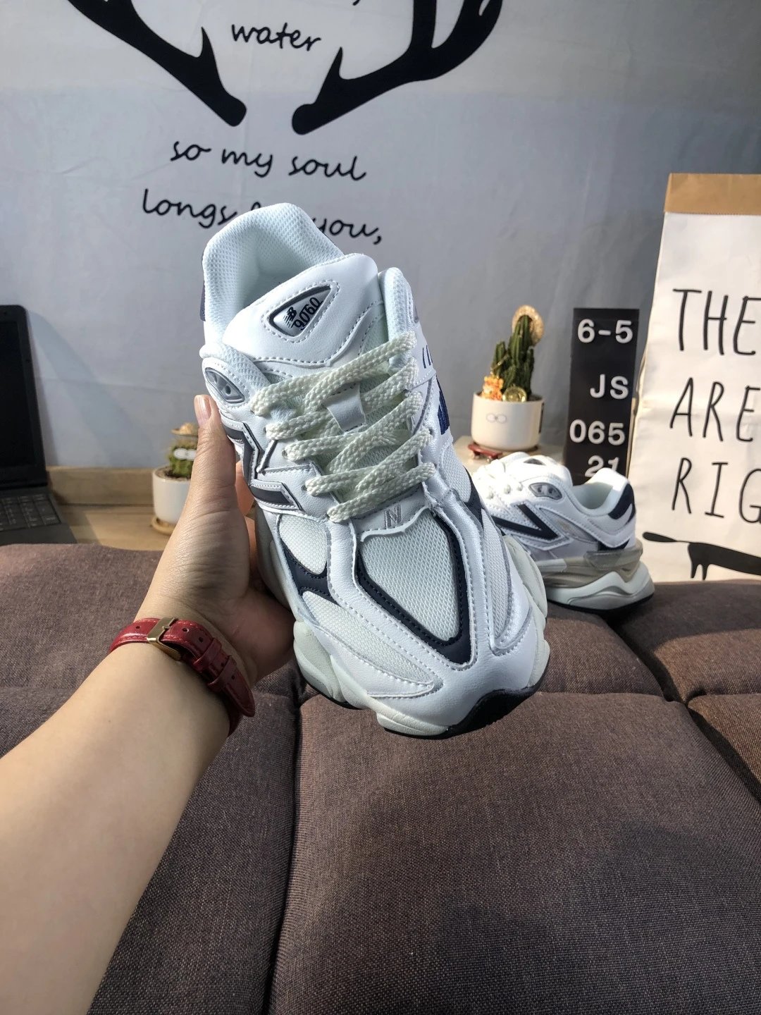 Retro Tech Runner Shoes Unisex, Off White - Gallery Image 8 - Detailed View