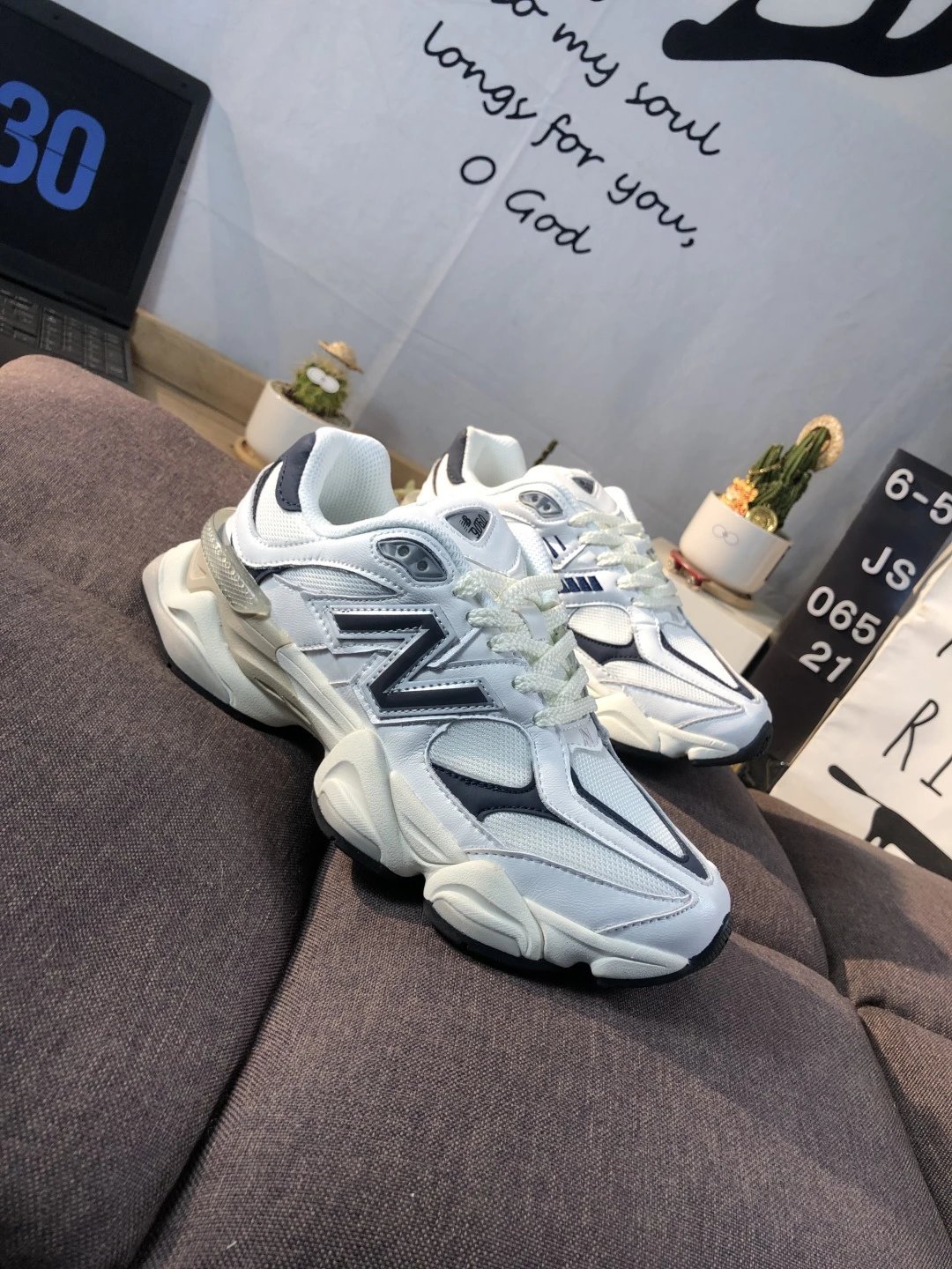 Retro Tech Runner Shoes Unisex, Off White - Gallery Image 3 - Detailed View