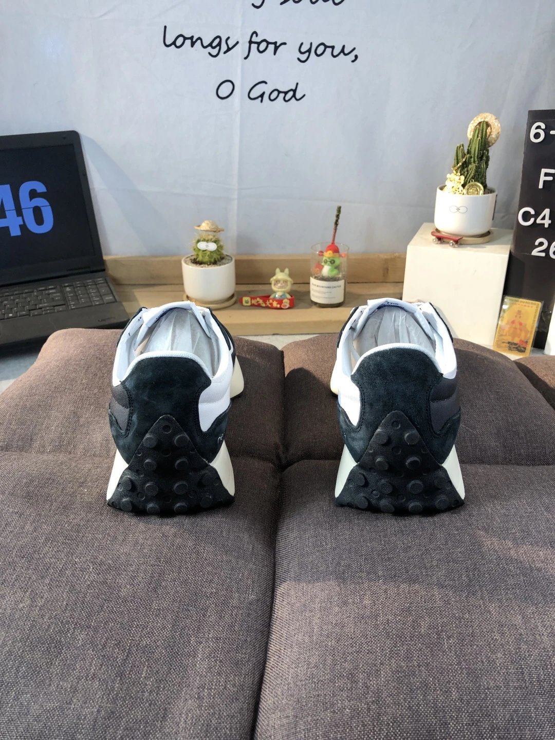 Retro Suede Sneakers Running Shoes Asphalt - Gallery Image 4 - Detailed View