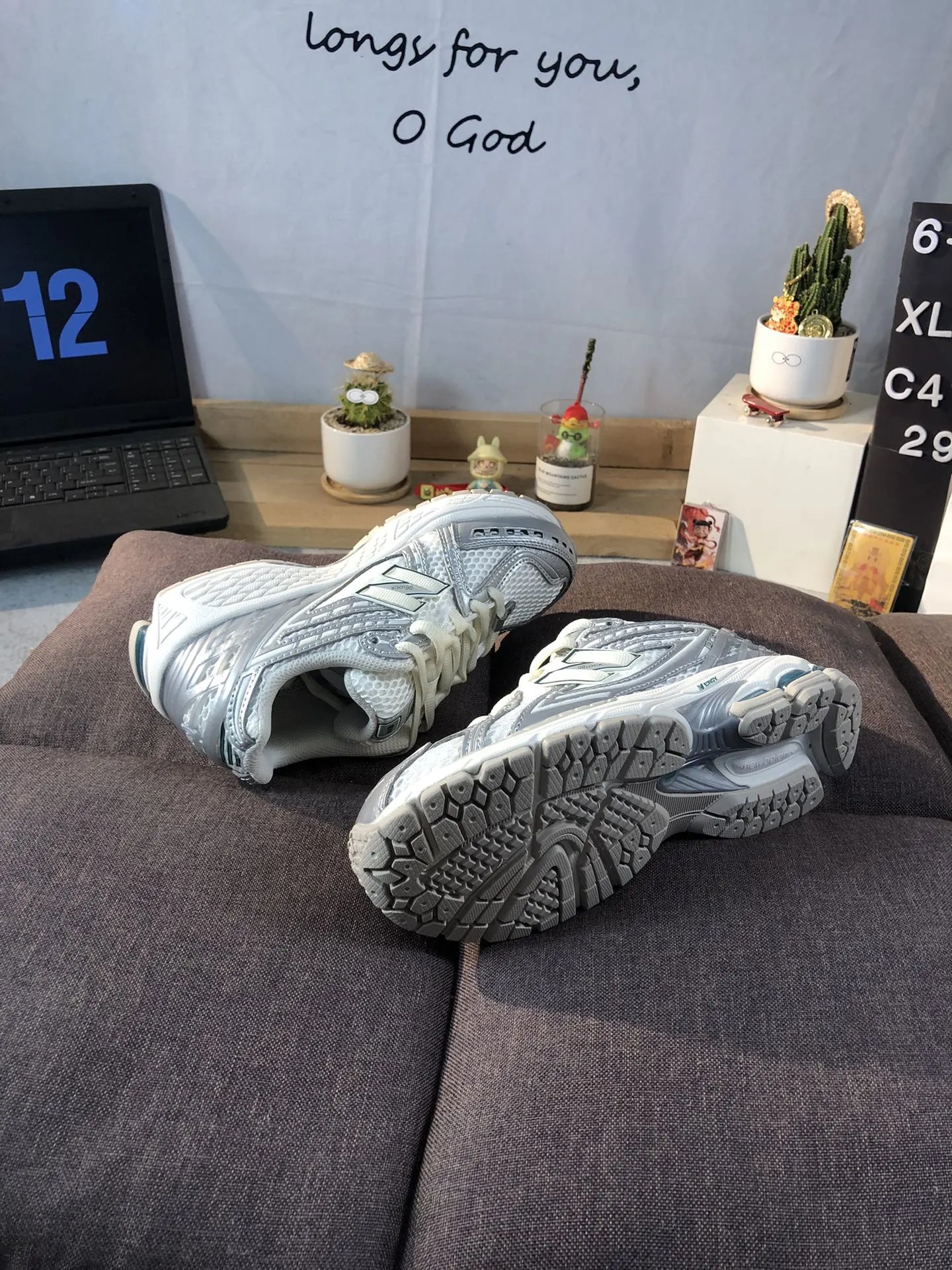 Retro 1906R Running Shoes Unisex Athletic Chrome - Gallery Image 6 - Detailed View