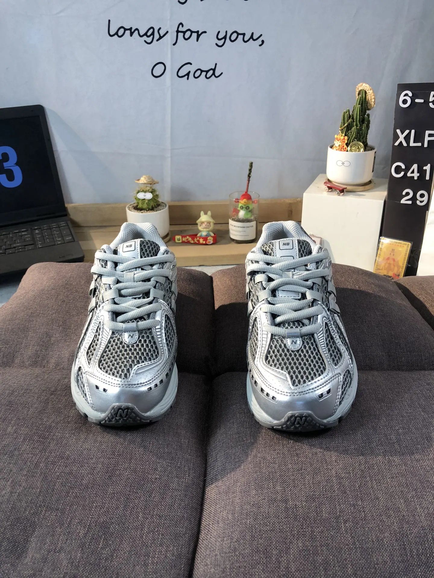 Retro Running Shoes New Balance 1906R - Silver Metallic - Gallery Image 2 - Detailed View