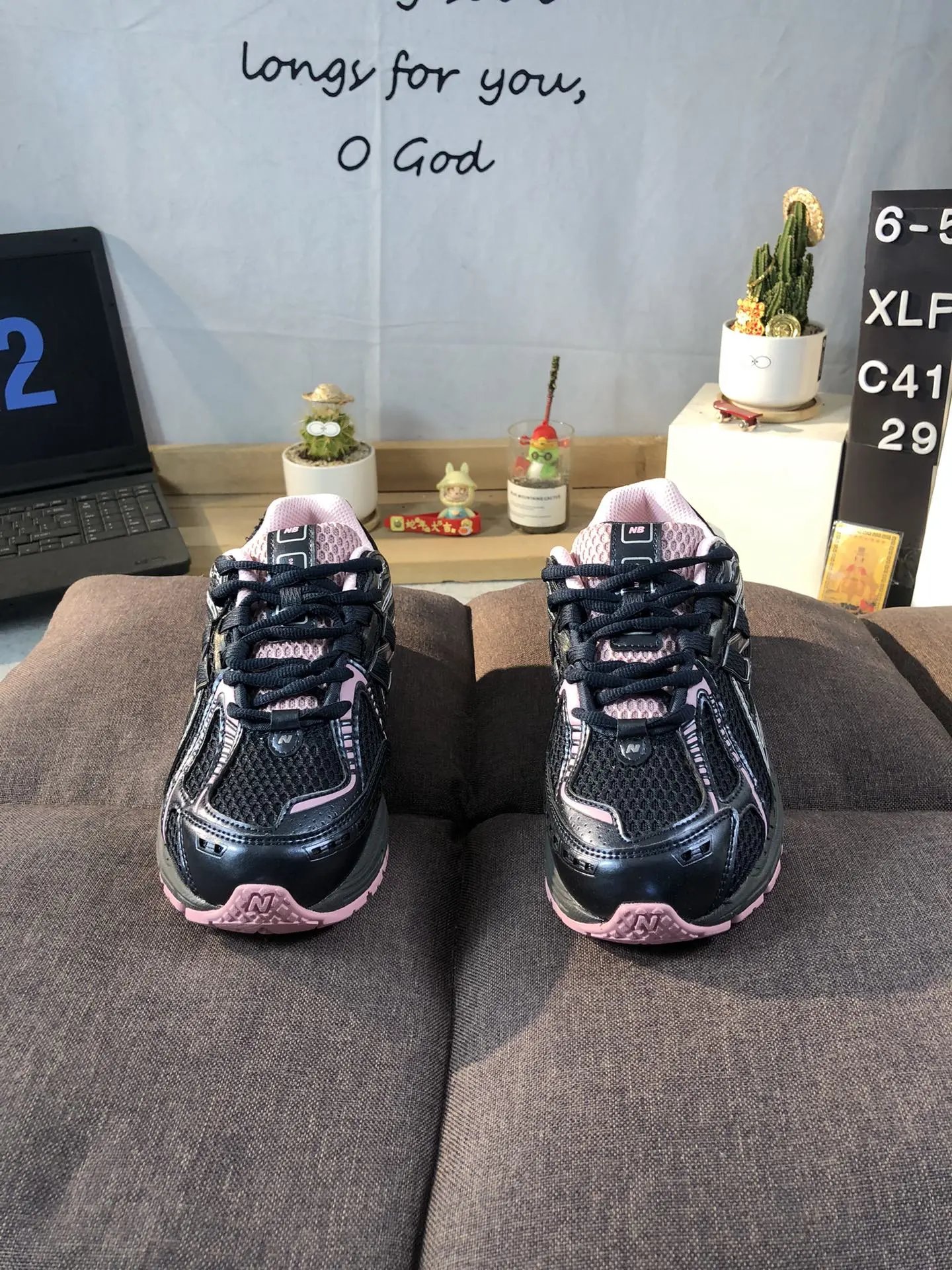 Retro Running Shoes, New Balance 1906R, Onyx - Gallery Image 2 - Detailed View