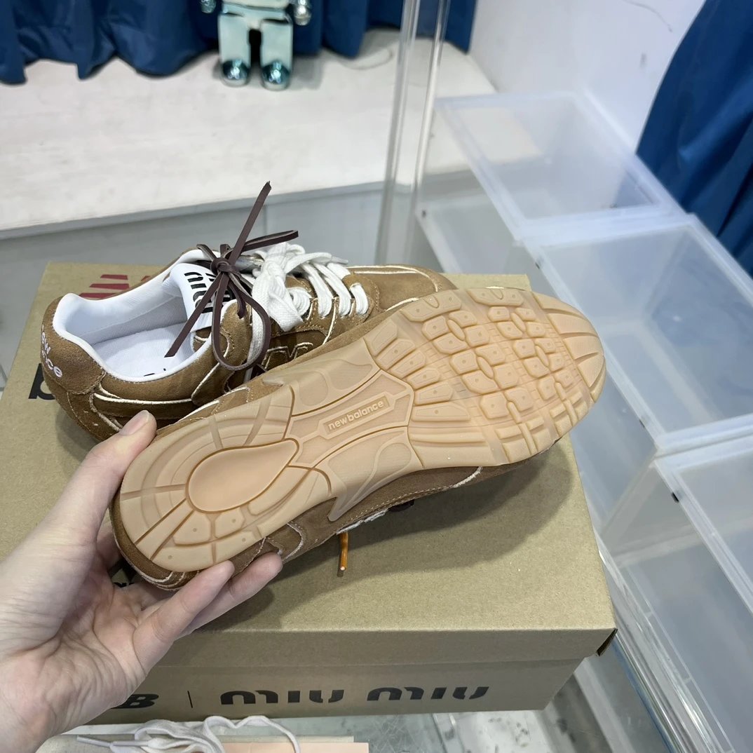 Retro Suede Leather 530 Sneakers Dual Lace Caramel Brown - Gallery Image 9 - Detailed View