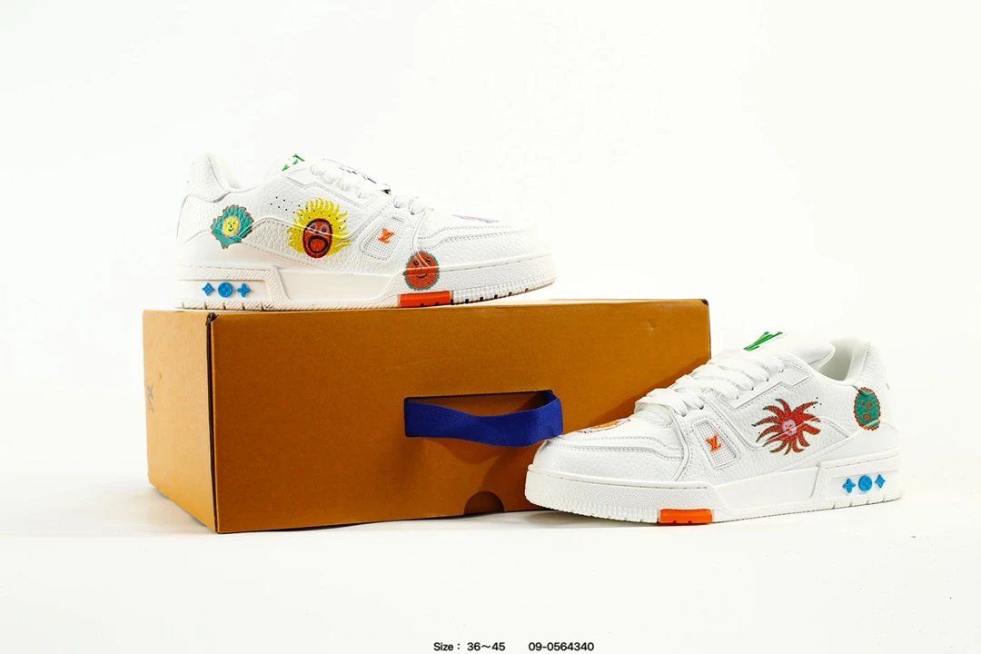 Low Top Leather Trainer Sneakers with Graphic Print White - Gallery Image 9 - Detailed View