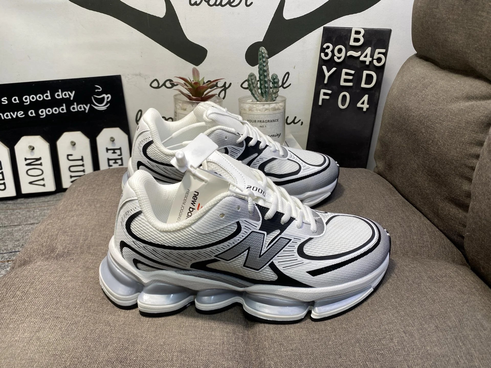 Retro Chunky Sneakers Platform Shoes - Oyster - Gallery Image 1 - Detailed View