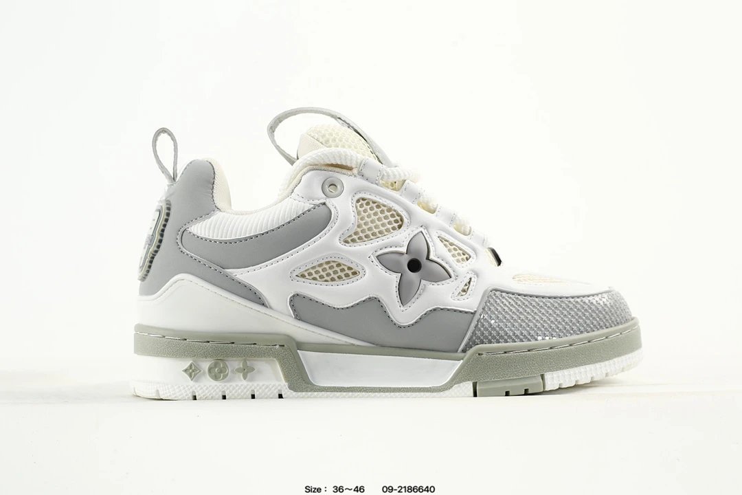 Luxury Leather Trainer Sneaker Low with 3D Logo Black White - Gallery Image 5 - Detailed View