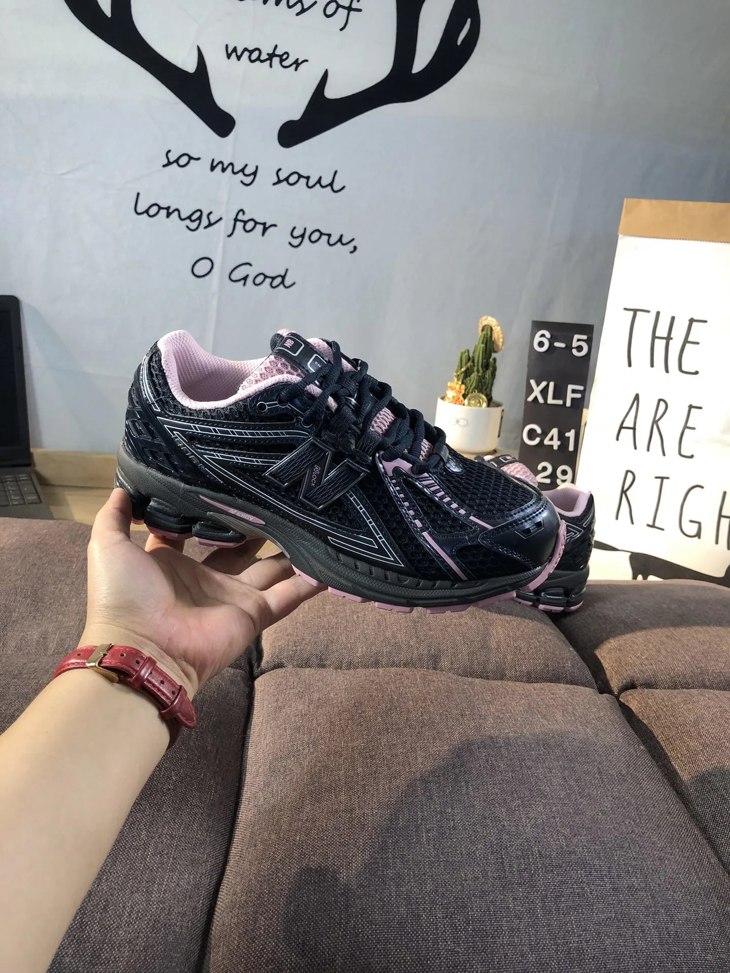 Retro Running Shoes, New Balance 1906R, Onyx - Gallery Image 7 - Detailed View