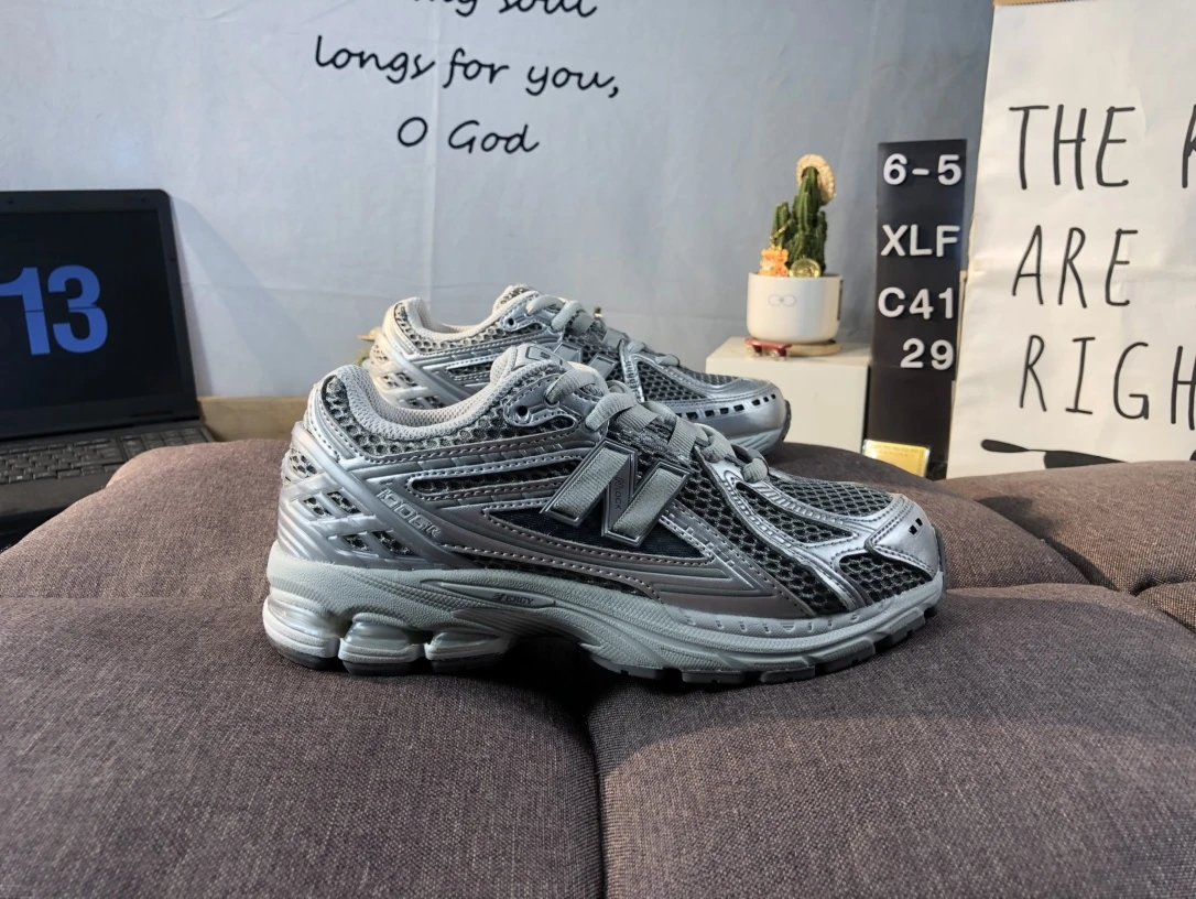 Retro Running Shoes New Balance 1906R - Silver Metallic - Gallery Image 1 - Detailed View