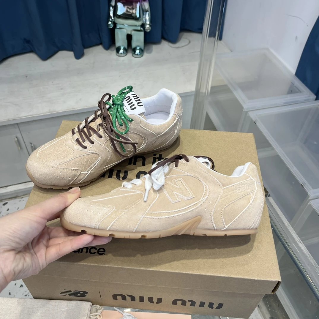 Suede Leather Double Lace Sneakers 530 Almond Beige - Gallery Image 4 - Detailed View