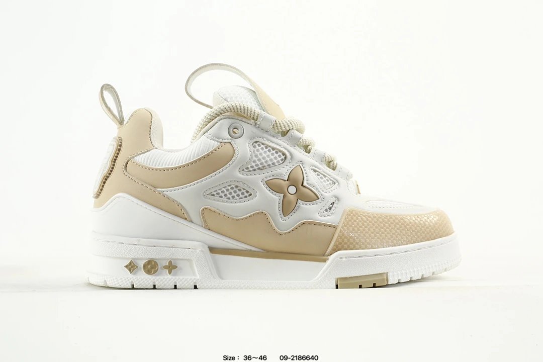 Luxury Leather Trainer Sneaker Low with 3D Logo Black White - Gallery Image 2 - Detailed View