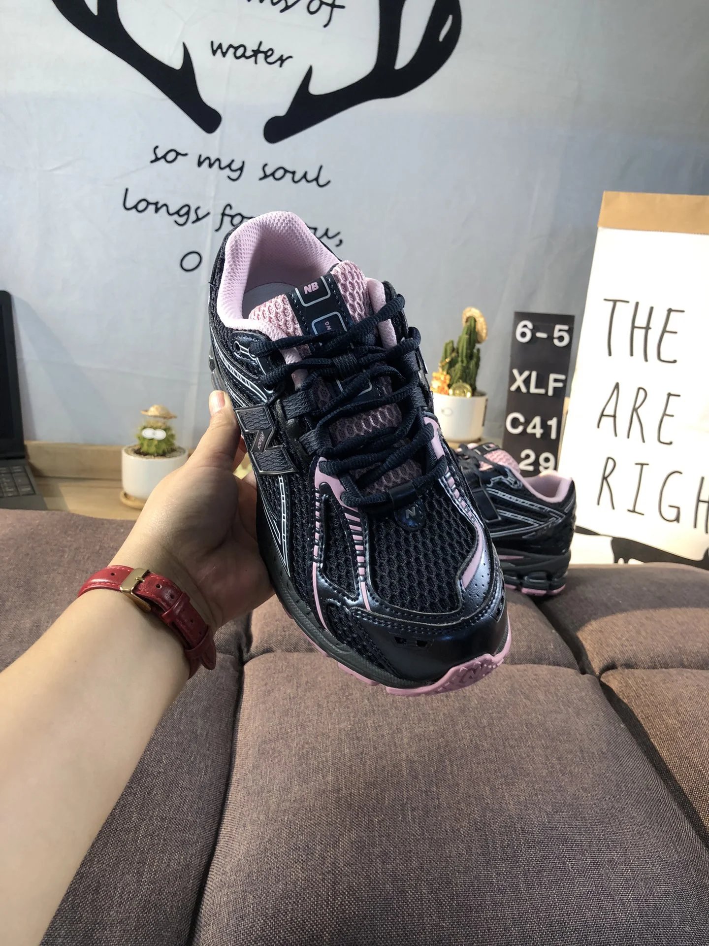 Retro Running Shoes, New Balance 1906R, Onyx - Gallery Image 8 - Detailed View