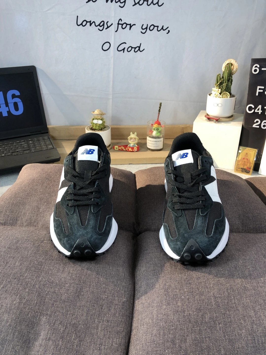 Retro Suede Running Shoes Casual Sneakers Onyx - Gallery Image 3 - Detailed View