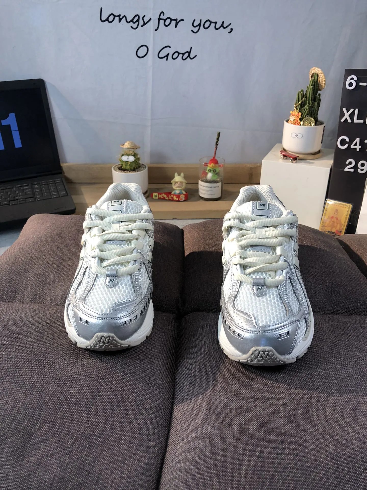 Retro 1906R Running Shoes Unisex Athletic Chrome - Gallery Image 2 - Detailed View