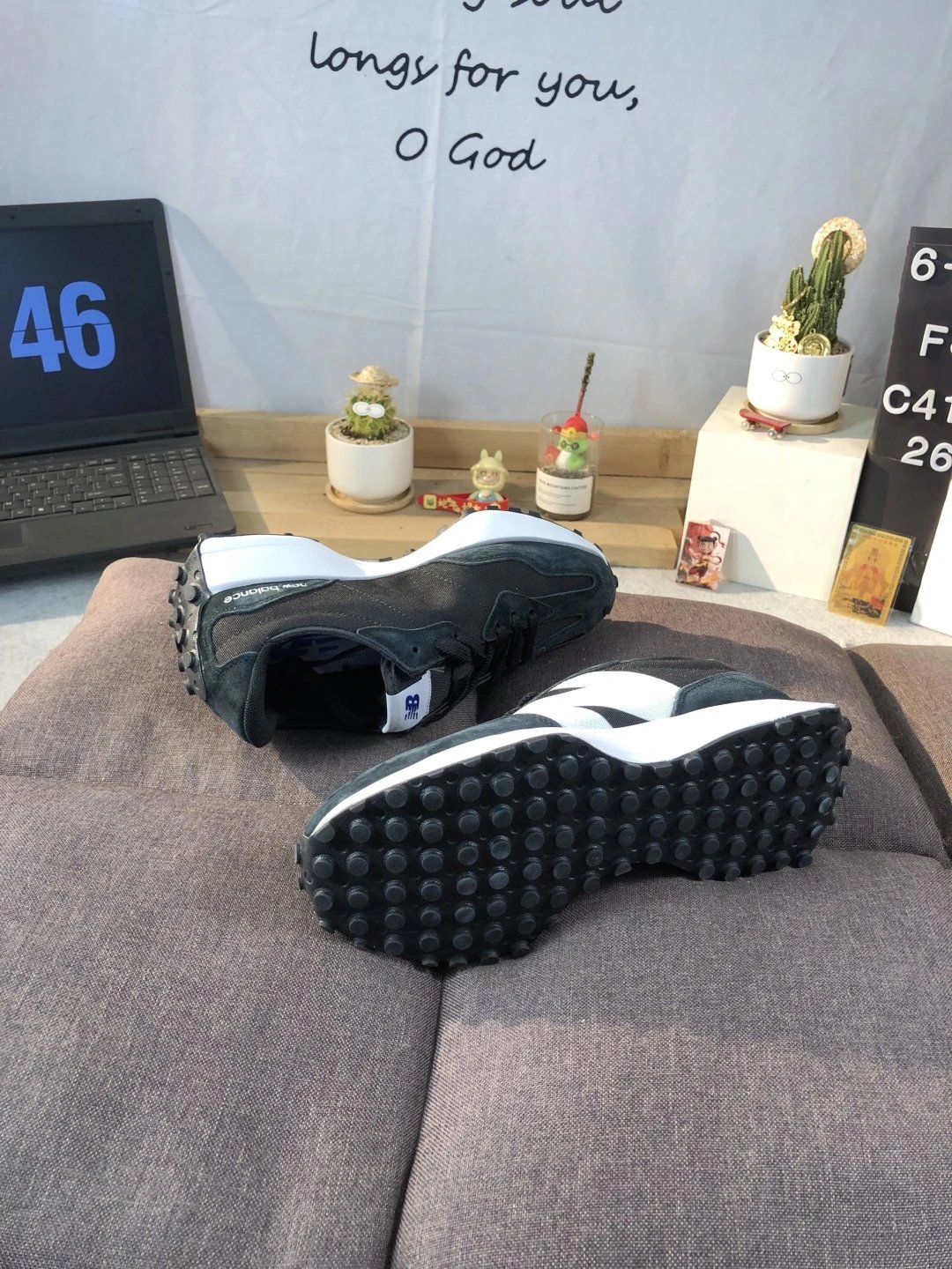 Retro Suede Running Shoes Casual Sneakers Onyx - Gallery Image 6 - Detailed View