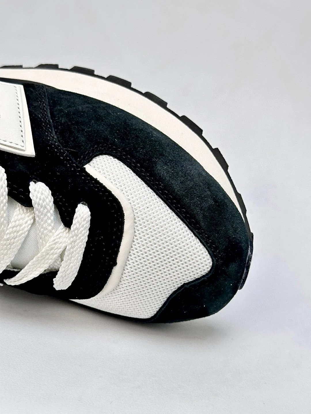 Retro Suede Runner Shoes Casual Sneakers Onyx - Gallery Image 7 - Detailed View