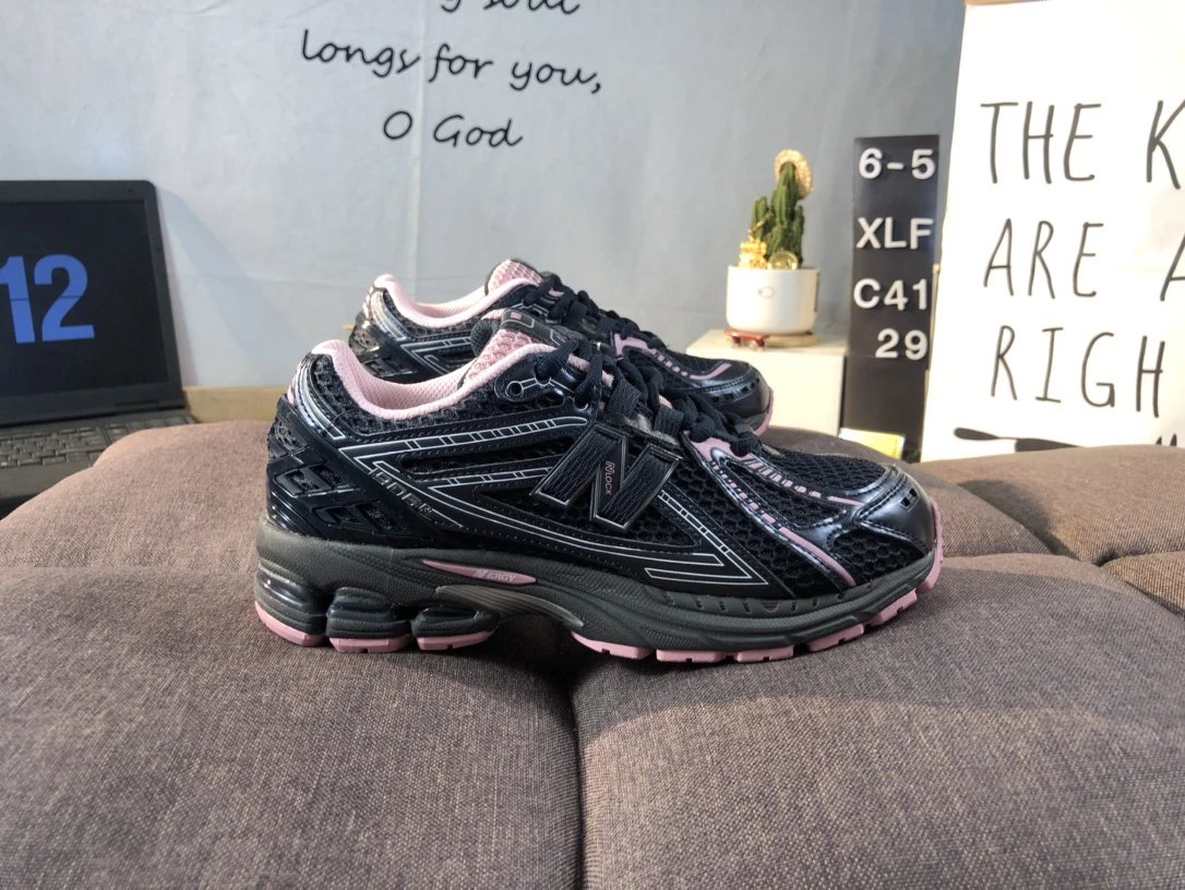 Retro 1906R Running Shoes Athletic Silver - Gallery Image 10 - Detailed View