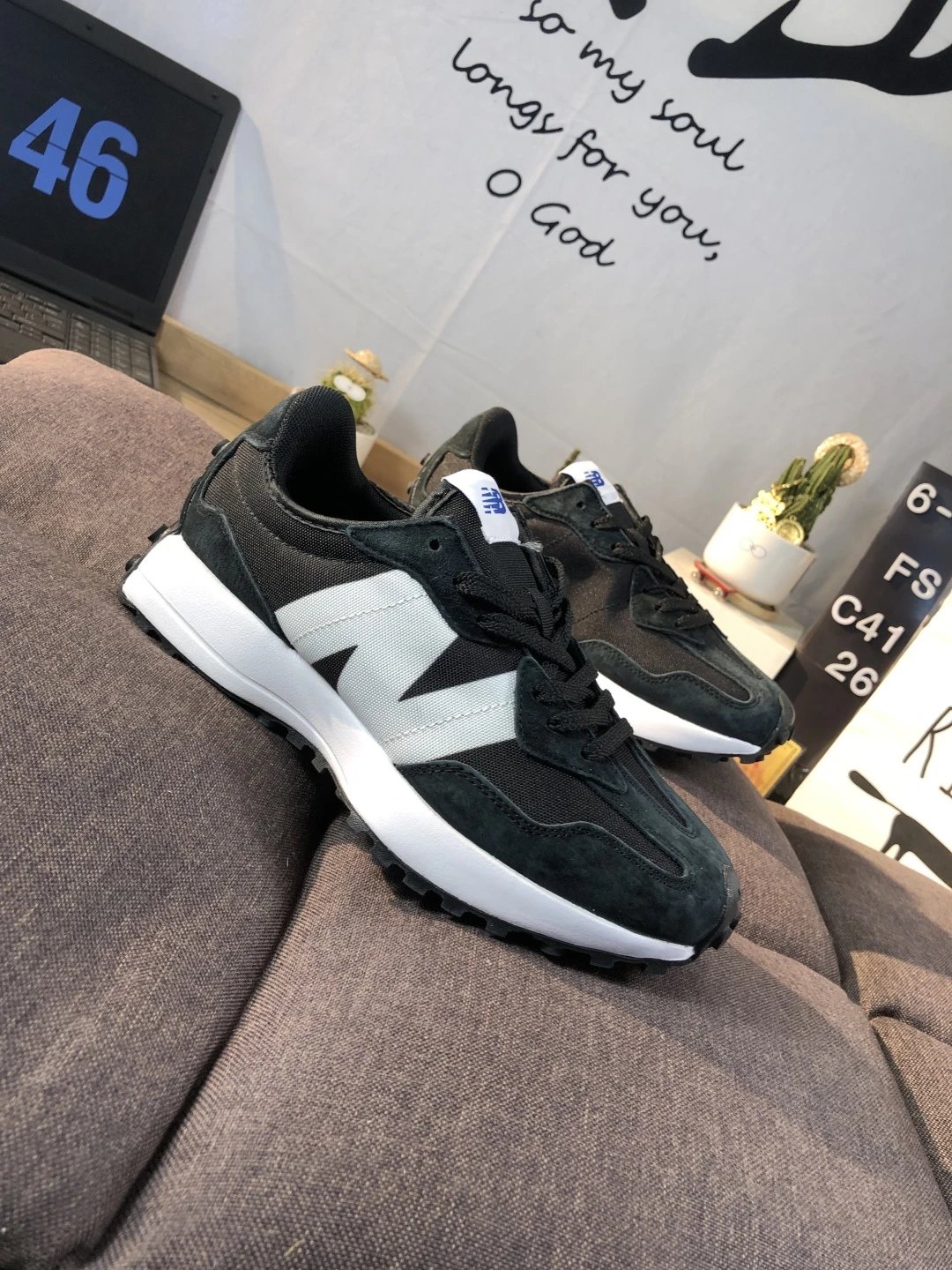 Retro Suede Running Shoes Casual Sneakers Onyx - Gallery Image 2 - Detailed View