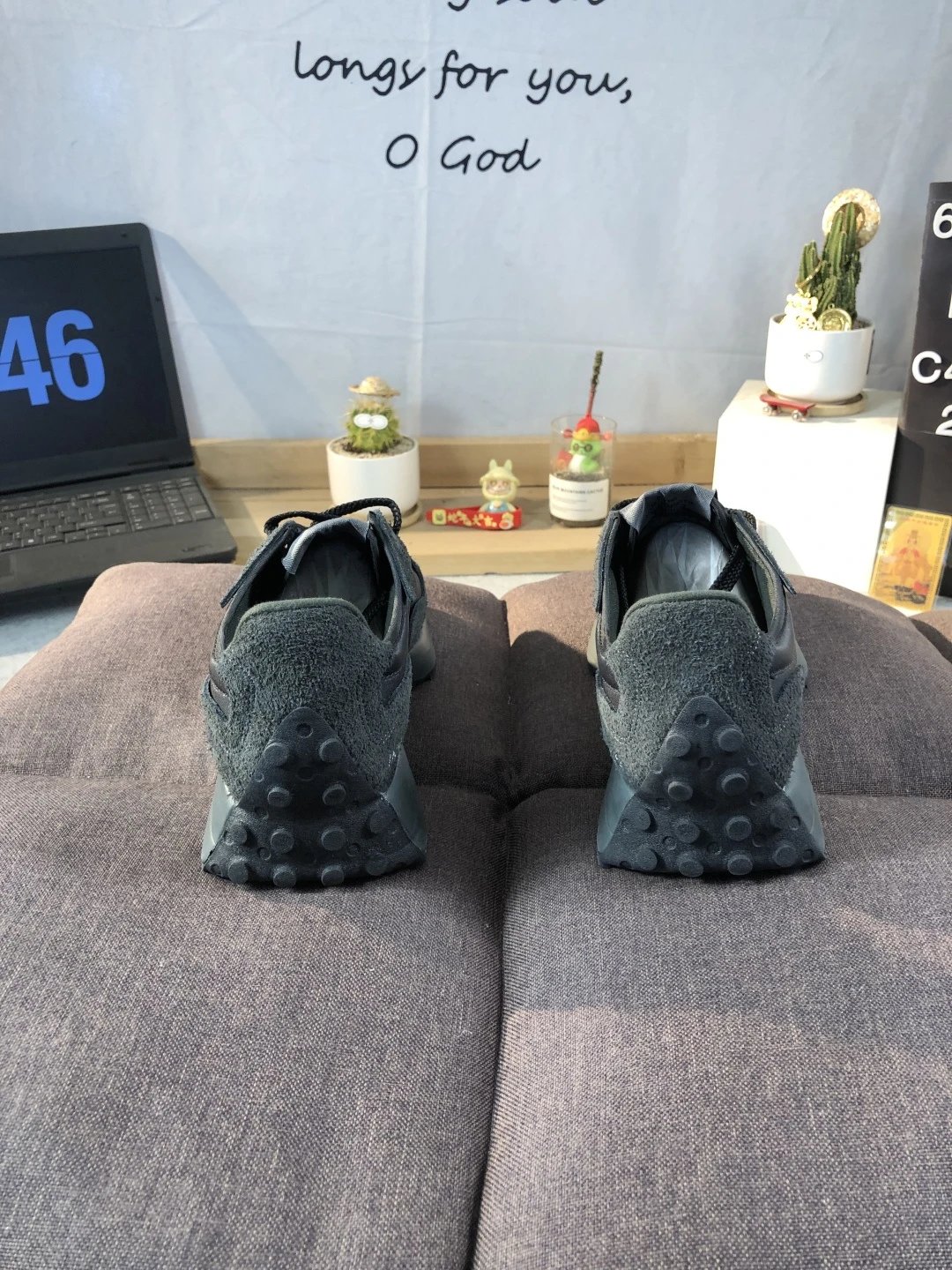 Retro Suede Running Shoes Sneakers Shadow Gray - Gallery Image 4 - Detailed View