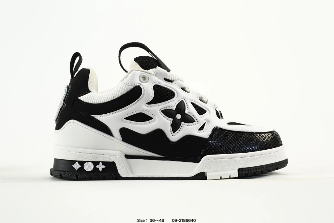 Luxury Leather Trainer Sneaker Low with 3D Logo Black White - Gallery Image 1 - Detailed View