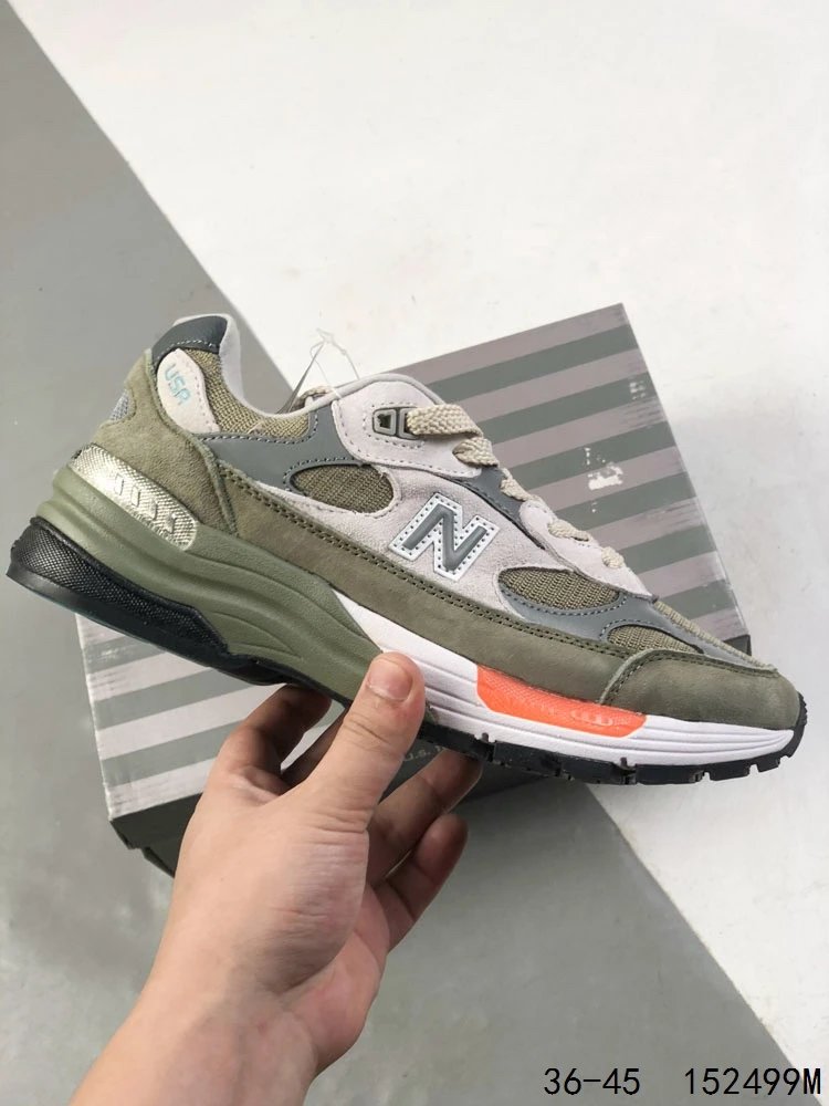 Retro Running Shoes New Balance 992 Olive - Gallery Image 3 - Detailed View