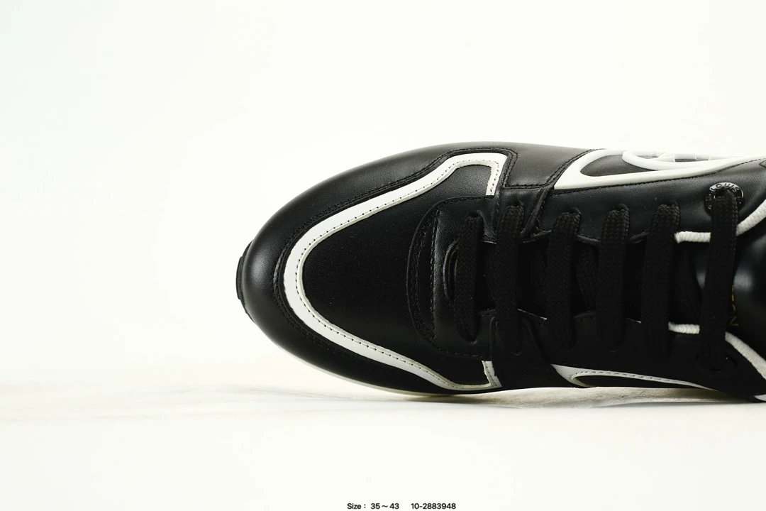 Luxury Leather Platform Sneakers with Gold Accent Noir - Gallery Image 5 - Detailed View