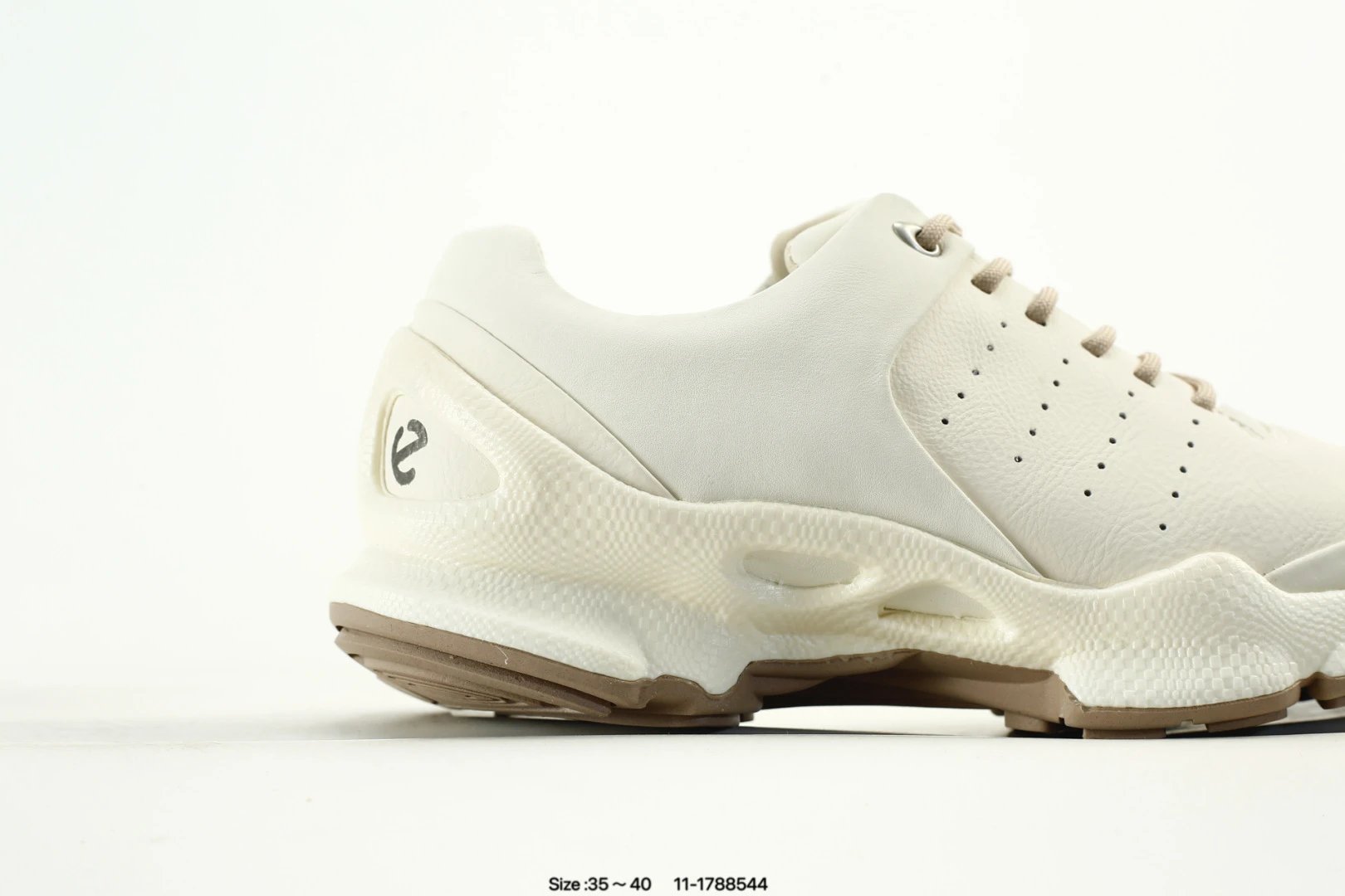 Leather Comfort Sneakers Low Top Ecru - Gallery Image 2 - Detailed View