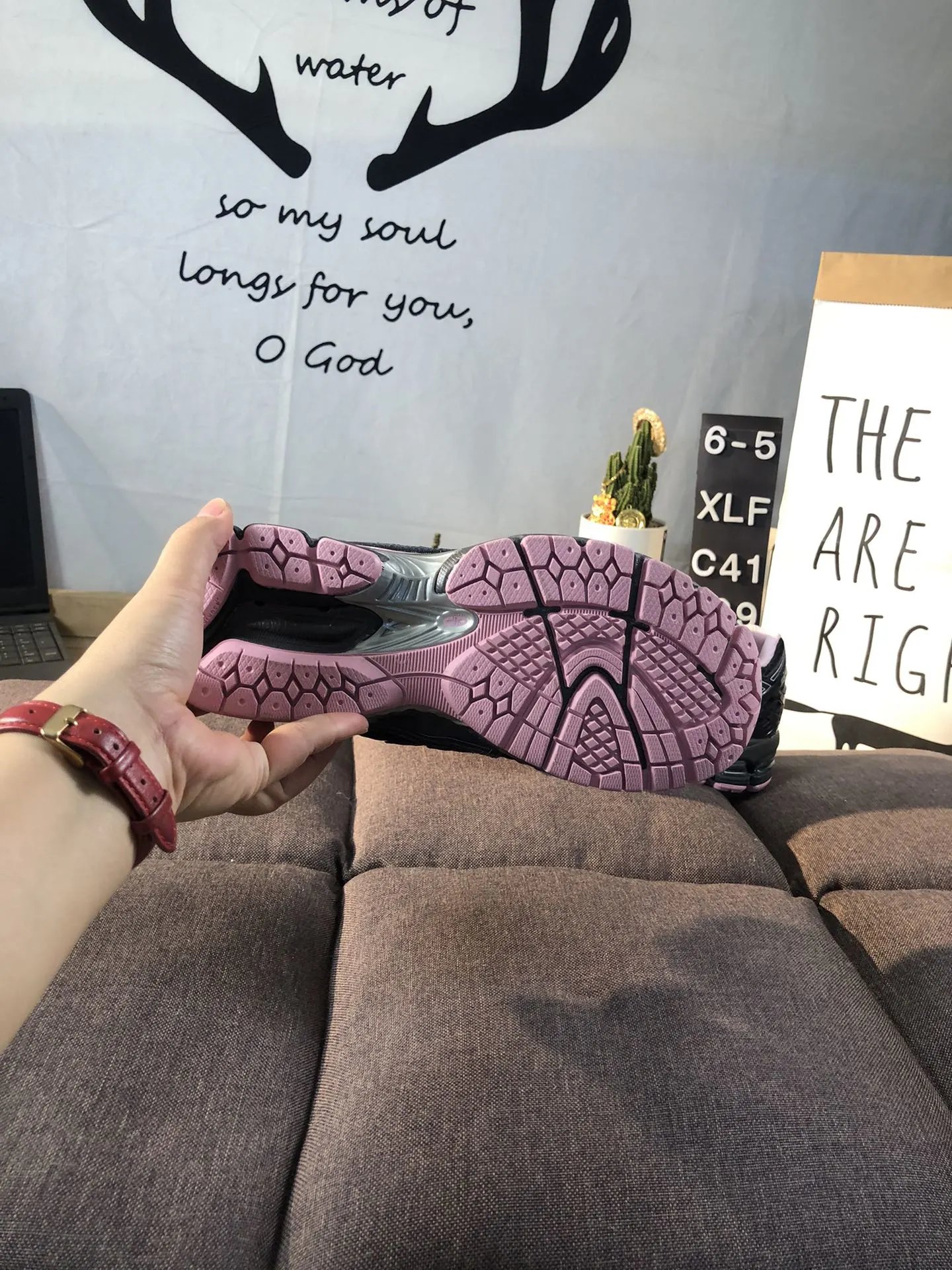 Retro Running Shoes, New Balance 1906R, Onyx - Gallery Image 9 - Detailed View