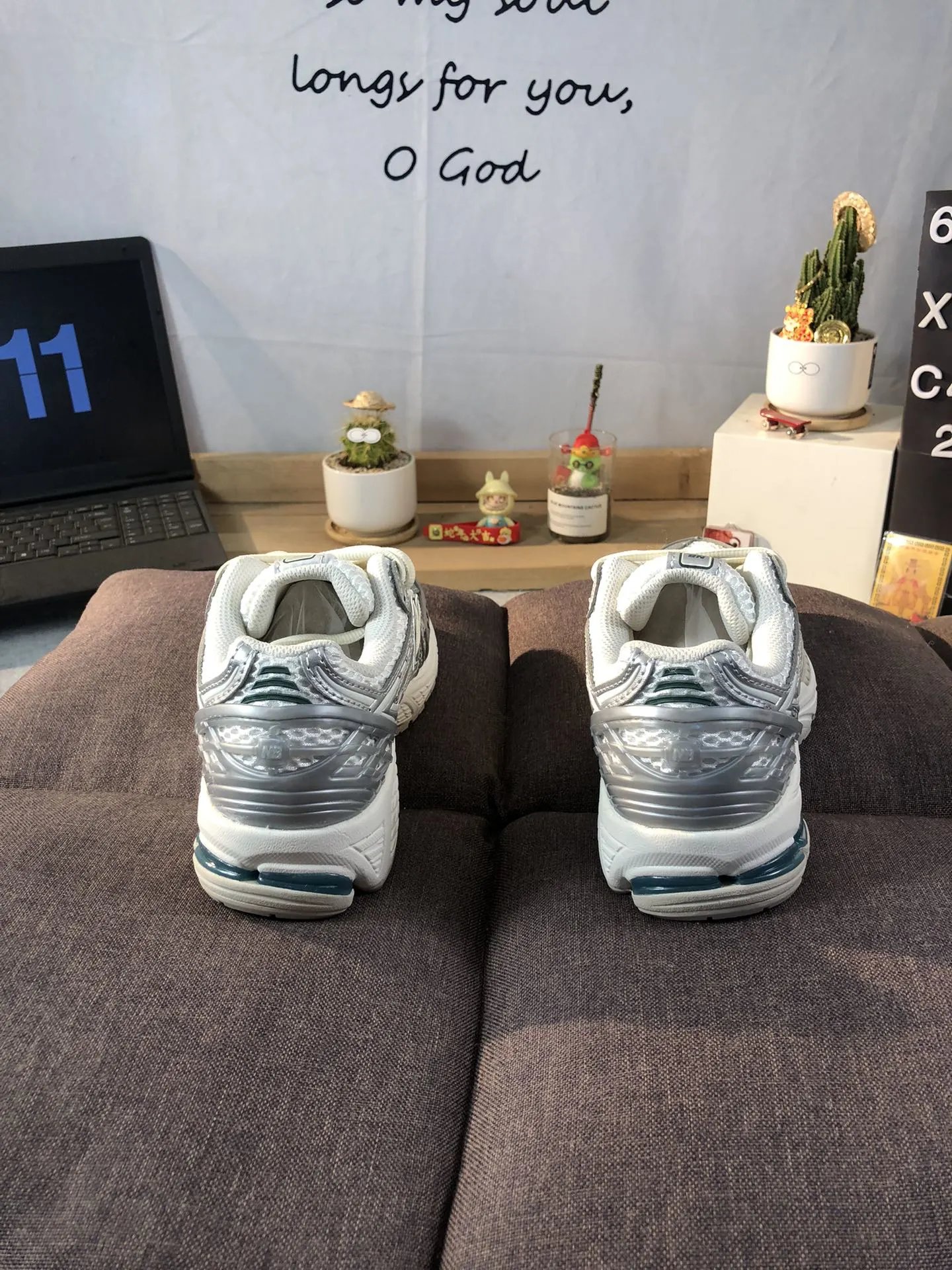 Retro 1906R Running Shoes Unisex Athletic Chrome - Gallery Image 4 - Detailed View