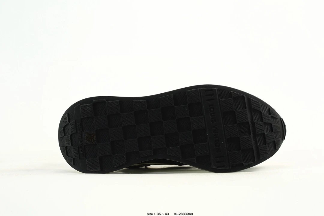 Luxury Leather Platform Sneakers with Gold Accent Noir - Gallery Image 6 - Detailed View