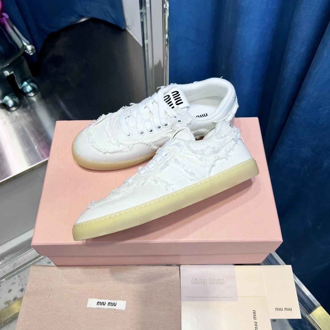 Vintage Frayed Canvas Low Top Sneakers Ivory White - Gallery Image 4 - Detailed View