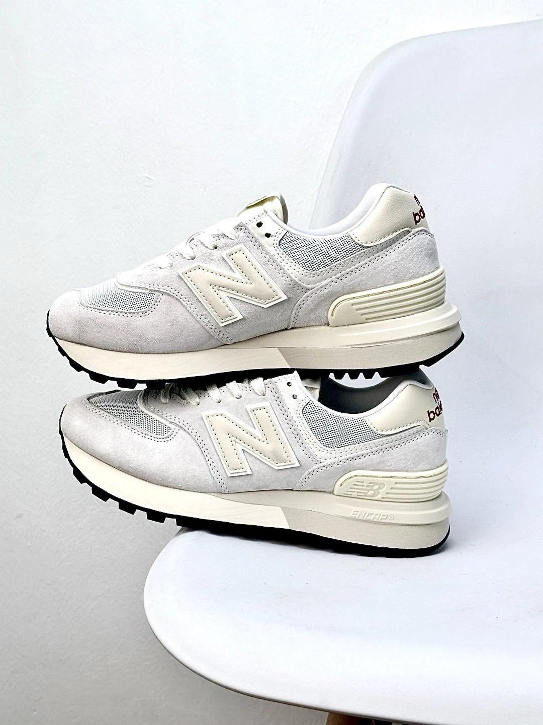Retro Suede Sneaker Running Shoes in Off White - Gallery Image 4 - Detailed View