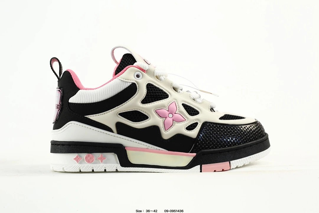 Low Top Leather Trainer Sneakers with Pink Accent - Gallery Image 1 - Detailed View