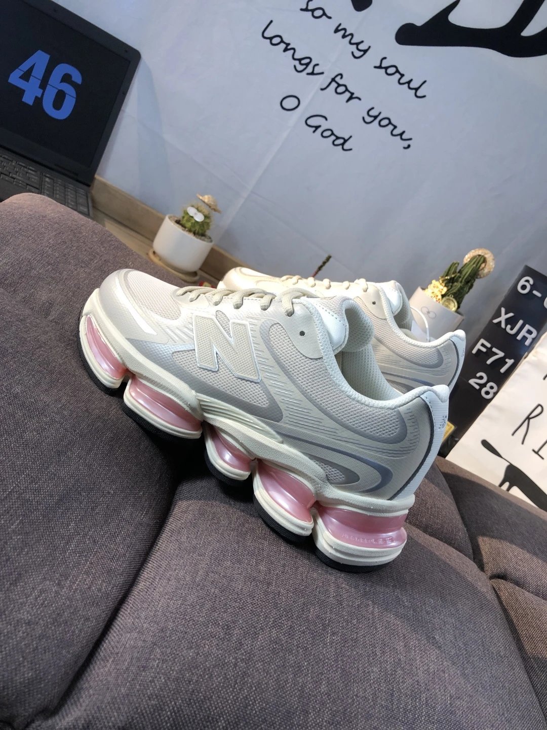 Retro Mesh Running Shoes Athletic Trainers Seashell - Gallery Image 5 - Detailed View