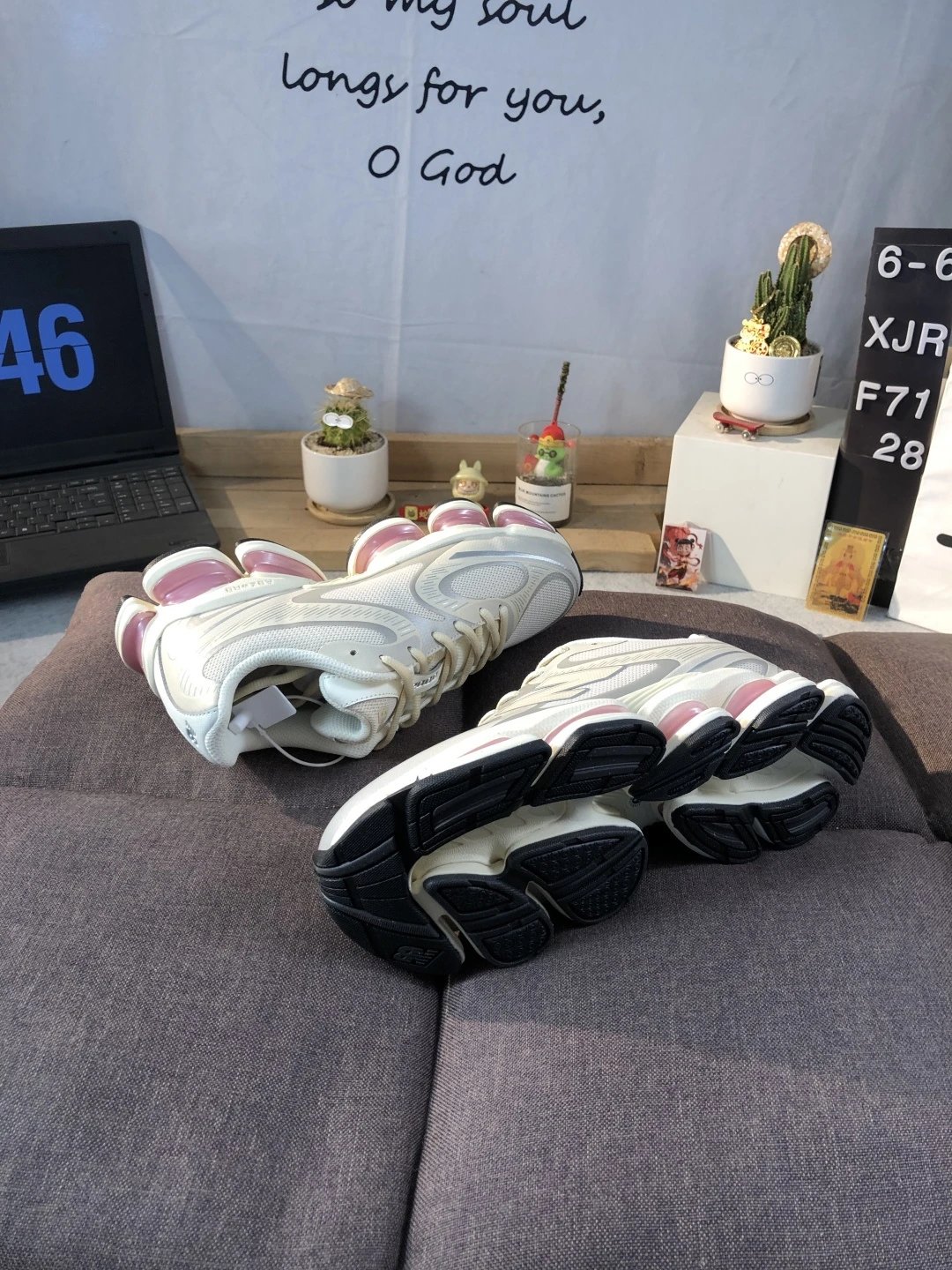 Retro Mesh Running Shoes Athletic Trainers Seashell - Gallery Image 6 - Detailed View