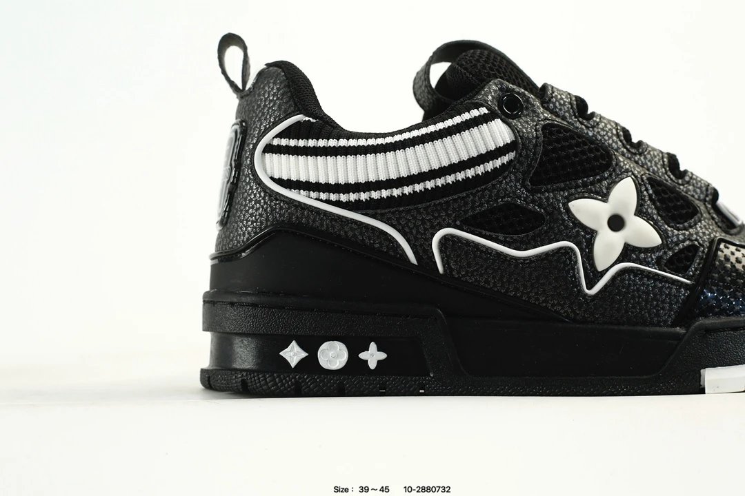 Luxury Leather Low Top Trainer Sneaker Black - Gallery Image 2 - Detailed View