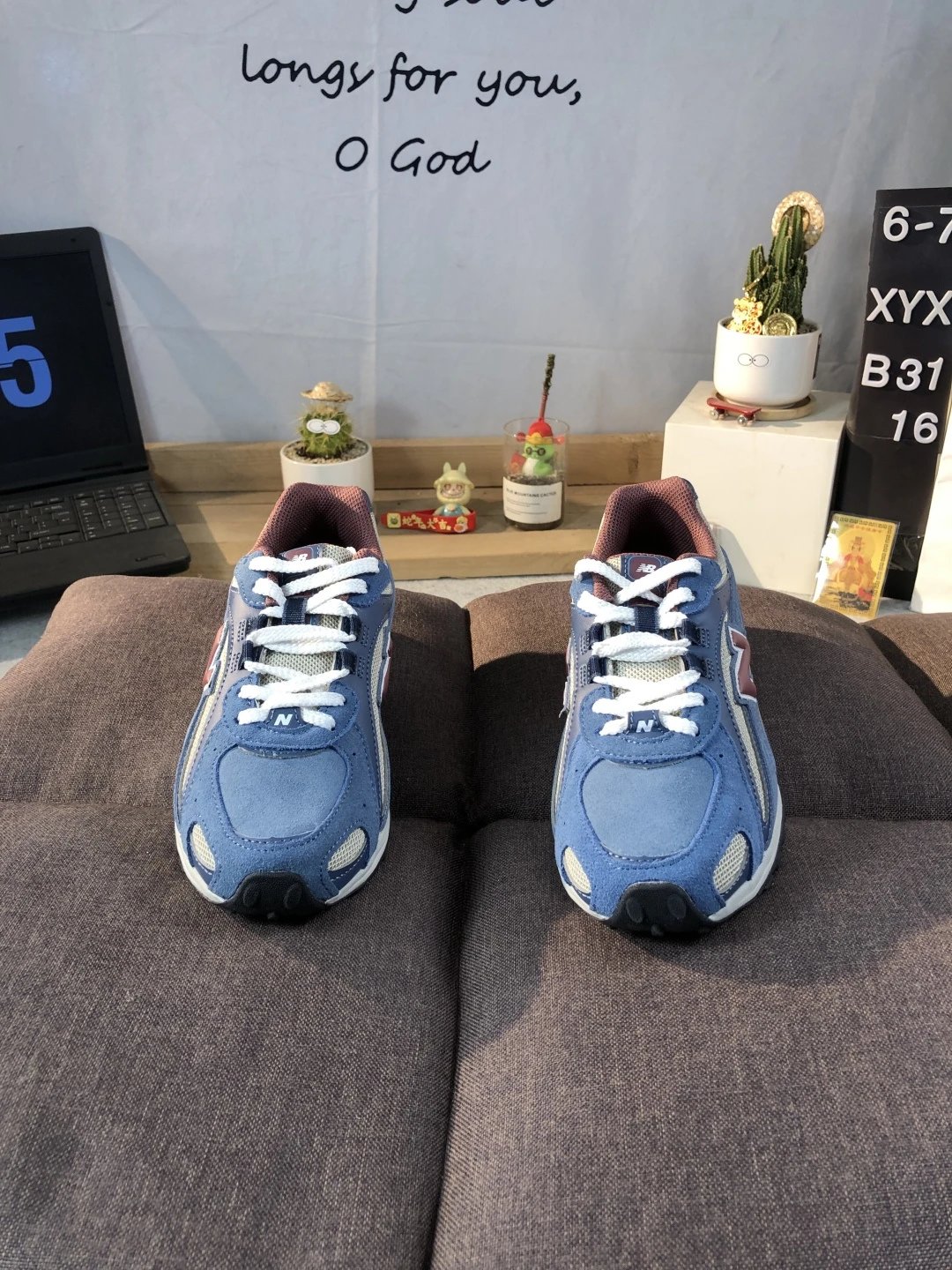 New Balance 204L Low Casual Shoes Cornflower - Gallery Image 2 - Detailed View