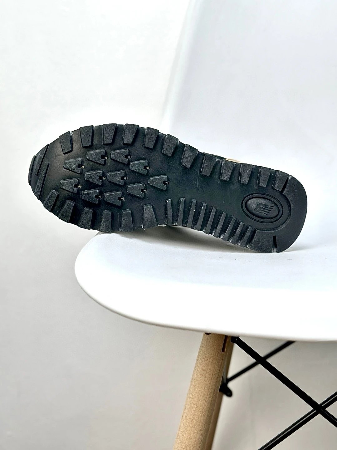 Retro Suede Runner Shoes Casual Sneakers Onyx - Gallery Image 6 - Detailed View