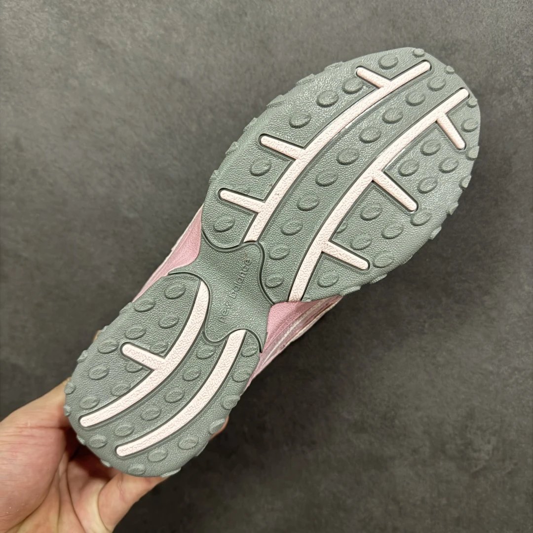 Suede Mesh Retro Running Shoes Powder Pink - Gallery Image 9 - Detailed View